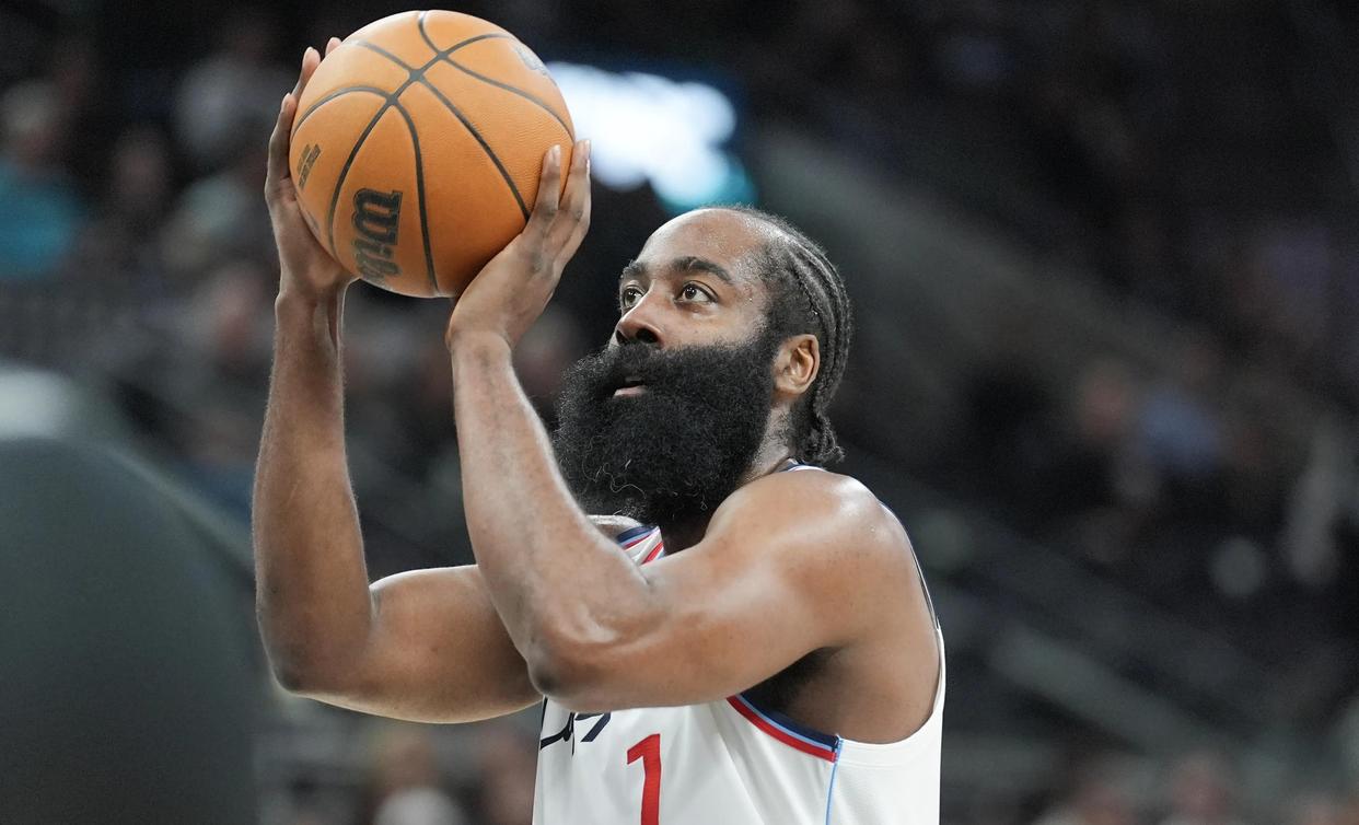 ayx爱游戏官网 -哈登回归赛场，爆冷首场状态亮眼，湖人观众沸腾！的简单介绍